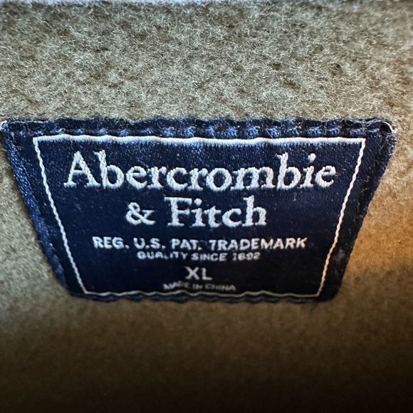 NWT Abercrombie & Fitch Men’s logo camo print sweatshirt green XL RETAILS $110 - Picture 3 of 4